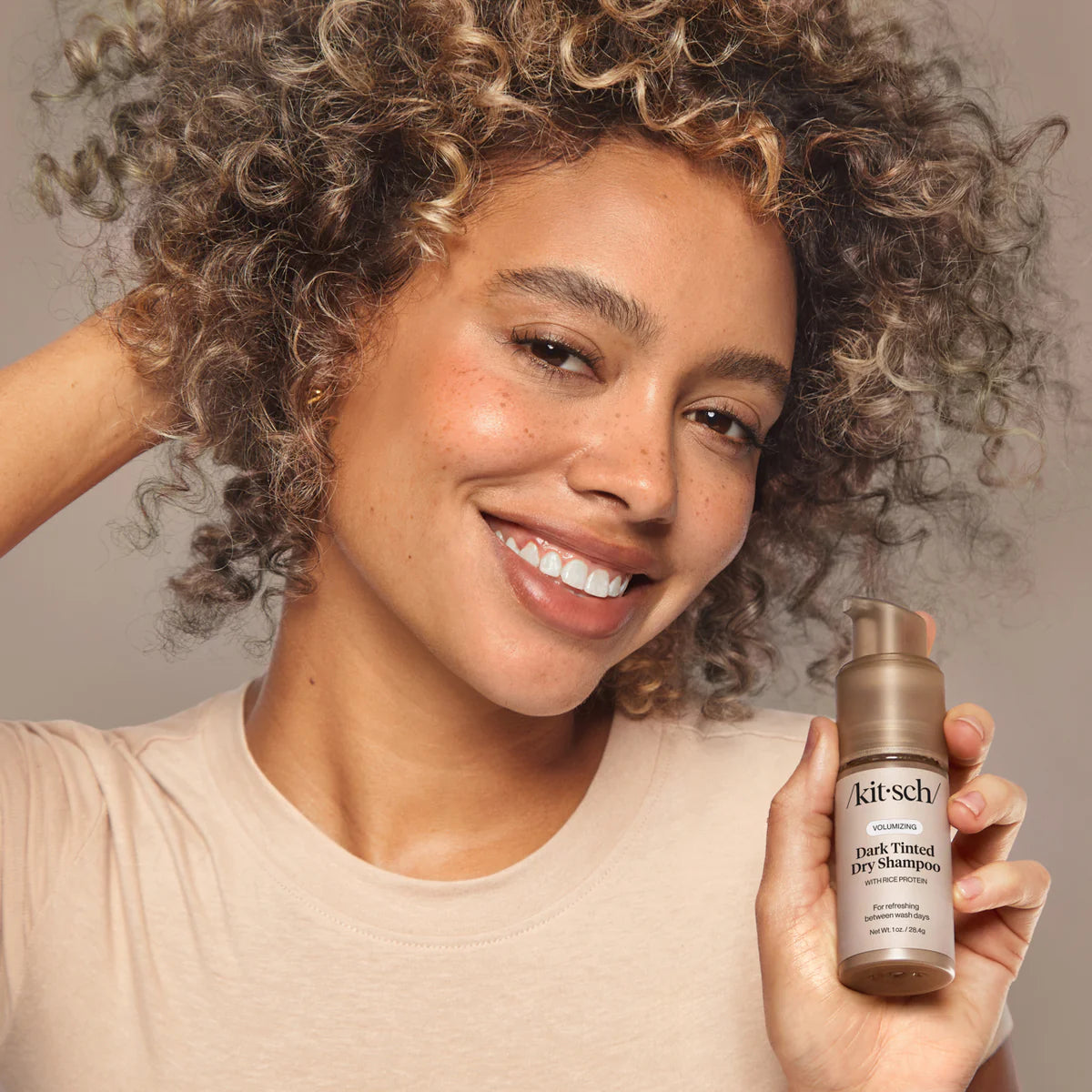 Kitsch Volumizing Rice Protein Dry Shampoo - Mørkt hår