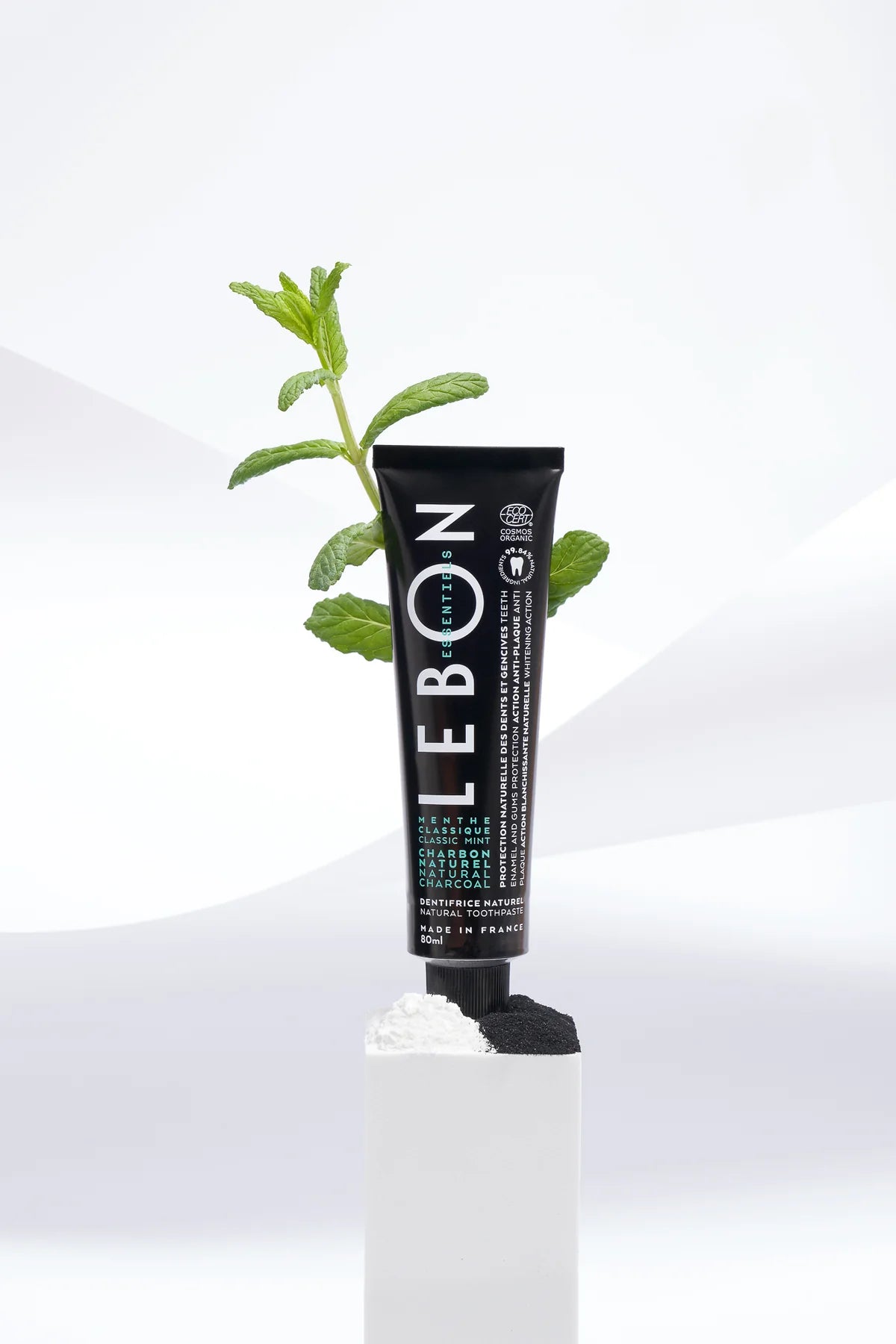 ESSENTIELS Fluorfri Økologisk Tannkrem - Classic Mint & Charcoal fra Lebon